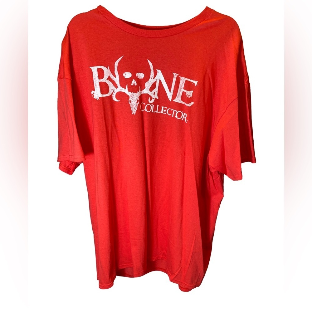 Bone collector 2x T with semi distressed graphics. Double stitch neckline